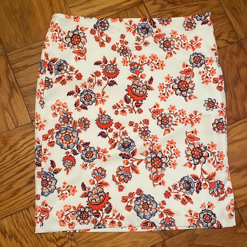 Women’s Ann Taylor Factory Size 16 orange and blue floral on white